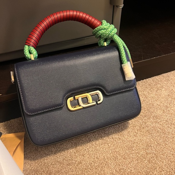 Meet your Posher, Isla - Picture 2 of 2